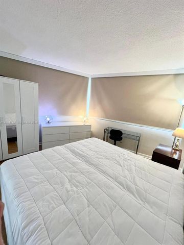 905 Brickell Bay Drive 1422, Miami, FL 33131