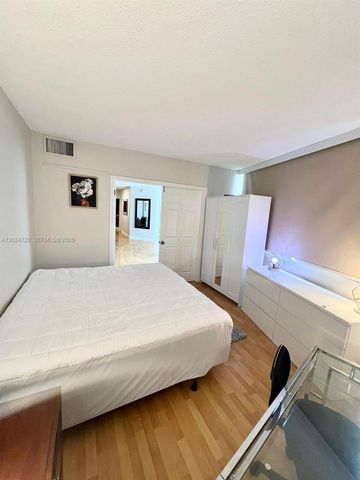 905 Brickell Bay Drive 1422, Miami, FL 33131