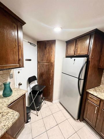 905 Brickell Bay Drive 1422, Miami, FL 33131