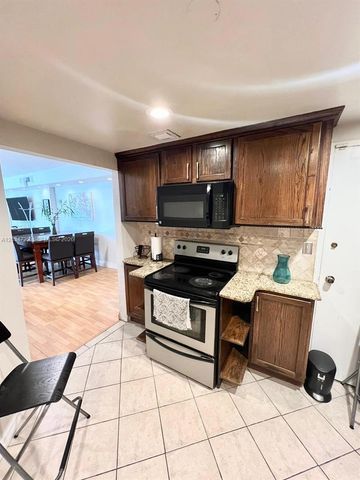 905 Brickell Bay Drive 1422, Miami, FL 33131