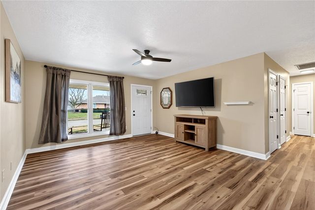 2352 Pembury Drive, Xenia, OH 45385