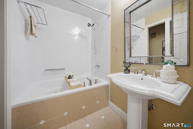 1 Gold Street 17D&E, Hartford, CT 06103