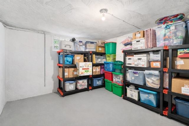 52 Ivan St, Lexington, MA 02420