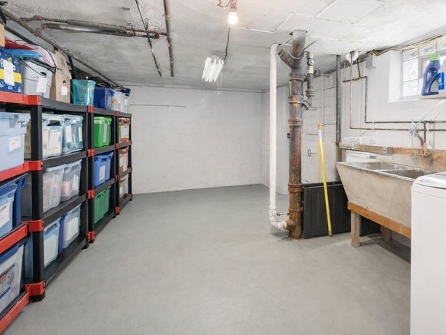 52 Ivan St, Lexington, MA 02420