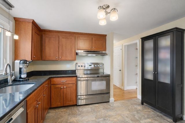 52 Ivan St, Lexington, MA 02420