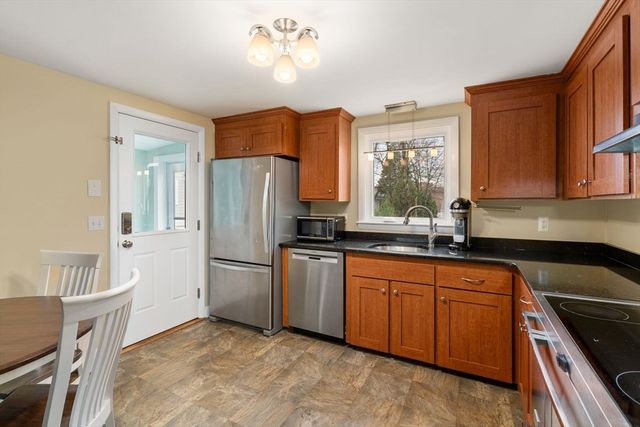 52 Ivan St, Lexington, MA 02420