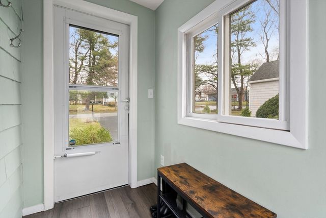 52 Ivan St, Lexington, MA 02420