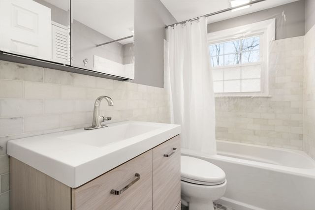 52 Ivan St, Lexington, MA 02420