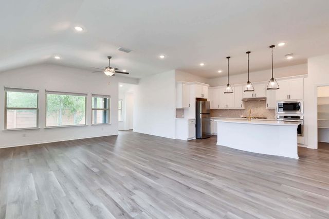 271 Jefferson DR, Kyle, TX 78640