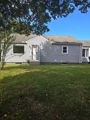 98 Granger St, Springfield, MA 01119