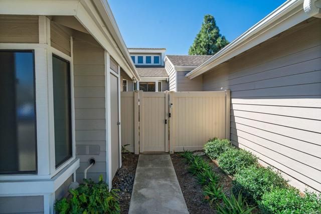 1015 Gleneagles Place, Vista, CA 92081