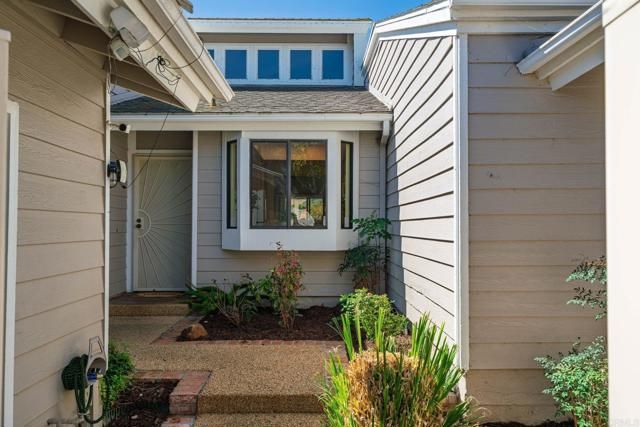 1015 Gleneagles Place, Vista, CA 92081