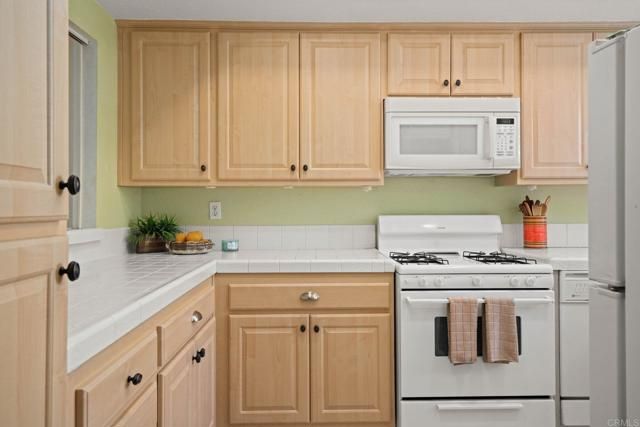 1015 Gleneagles Place, Vista, CA 92081