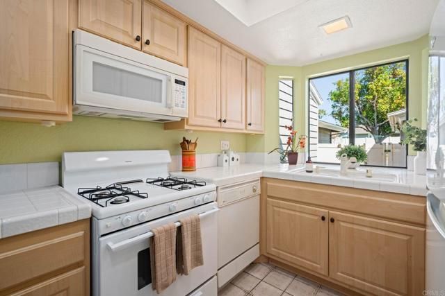 1015 Gleneagles Place, Vista, CA 92081