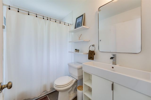 1120 Gillespie PL 2, Austin, TX 78704