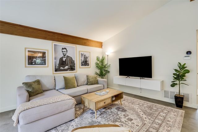 1120 Gillespie PL 2, Austin, TX 78704