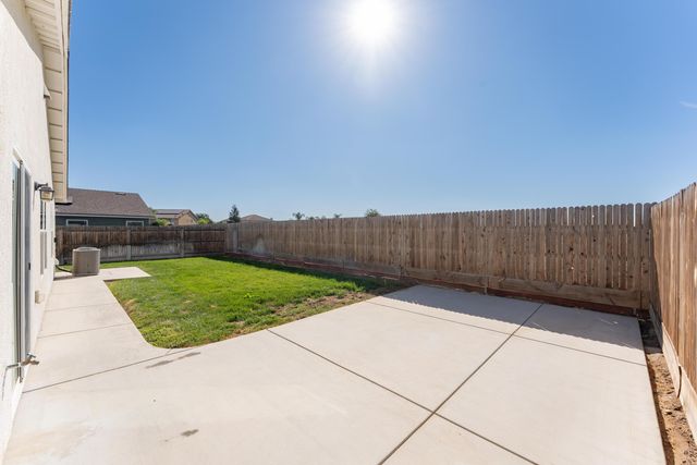 2523 Sawgrass Avenue, Tulare, CA 93274