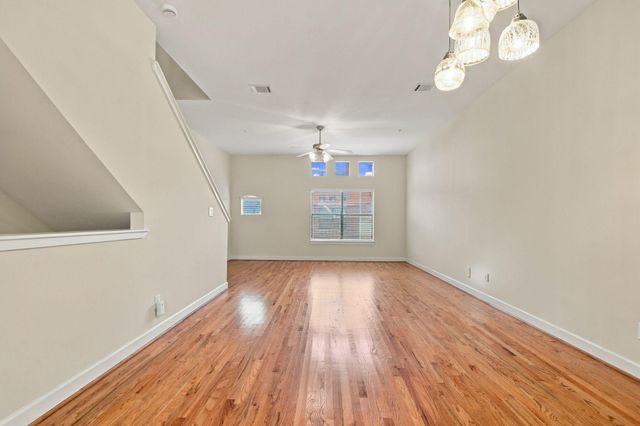 648 Westcross Street 805, Houston, TX 77018