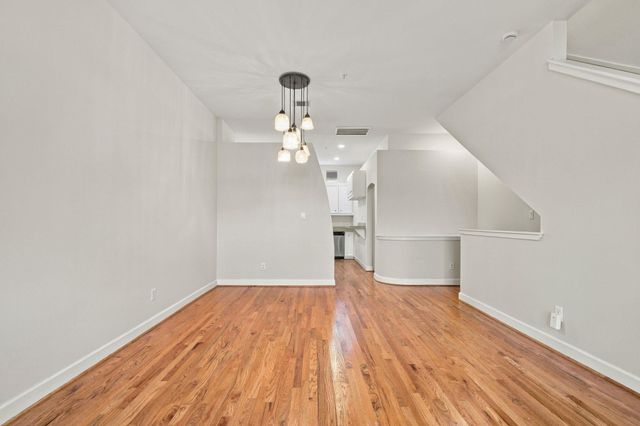648 Westcross Street 805, Houston, TX 77018