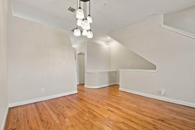 648 Westcross Street 805, Houston, TX 77018