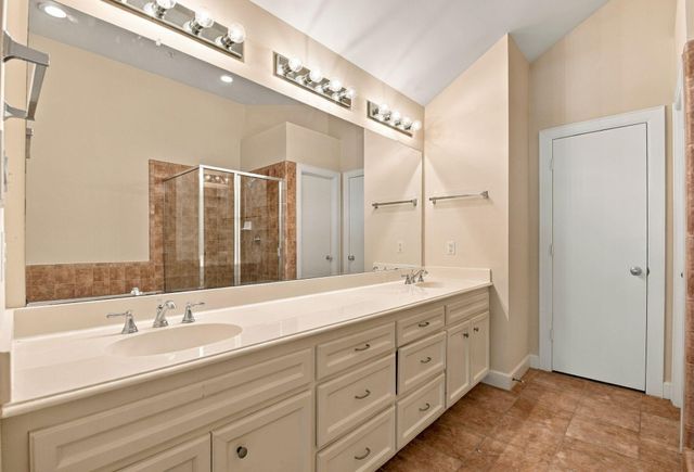 648 Westcross Street 805, Houston, TX 77018