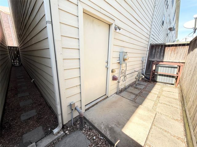 648 Westcross Street 805, Houston, TX 77018