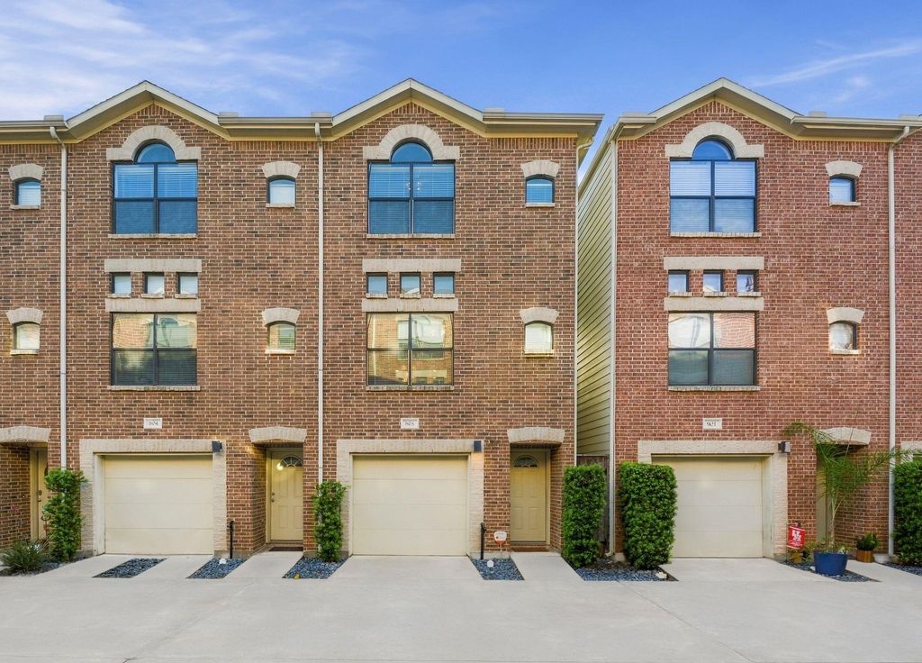 648 Westcross Street 805, Houston, TX 77018