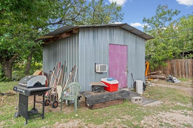 1115 Sycamore ST, San Marcos, TX 78666