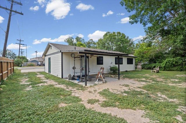 1115 Sycamore ST, San Marcos, TX 78666