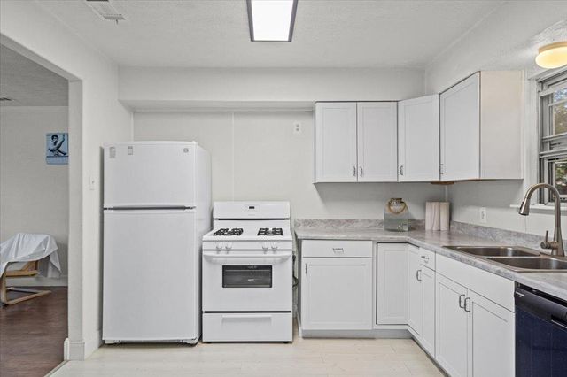 1115 Sycamore ST, San Marcos, TX 78666