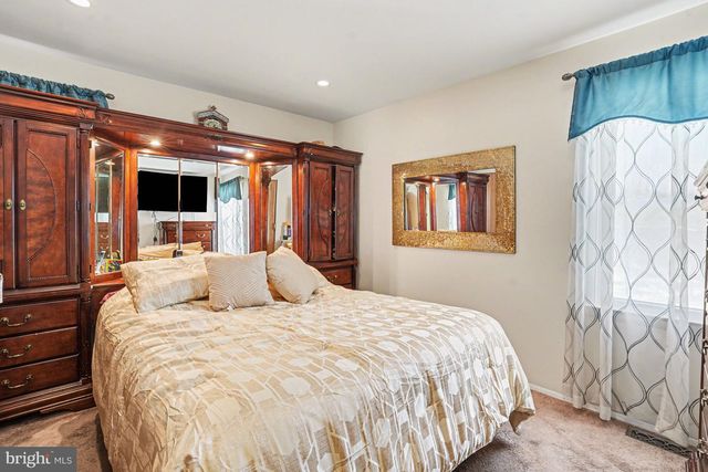 5 FARWELL CT, Nottingham, MD 21236