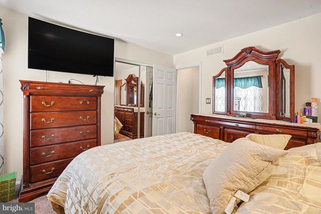 5 FARWELL CT, Nottingham, MD 21236