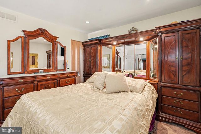 5 FARWELL CT, Nottingham, MD 21236