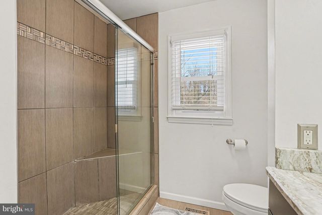 5 FARWELL CT, Nottingham, MD 21236