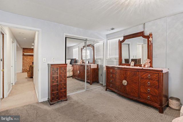 5 FARWELL CT, Nottingham, MD 21236