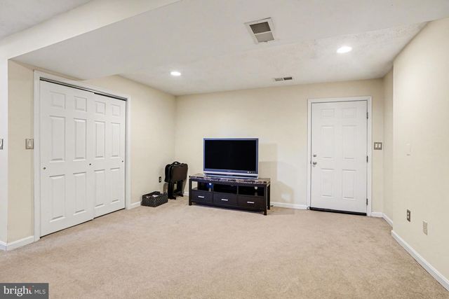 5 FARWELL CT, Nottingham, MD 21236