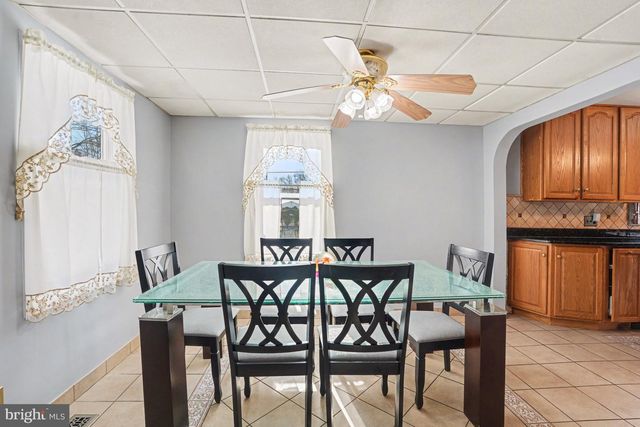 5 FARWELL CT, Nottingham, MD 21236