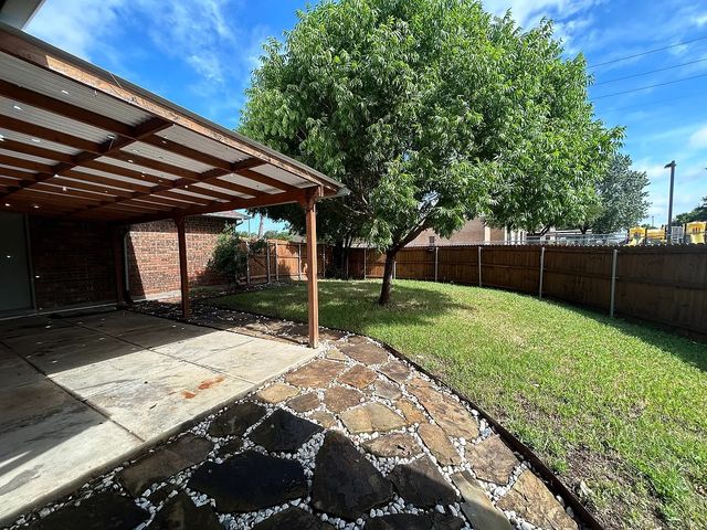 5584 Squires Drive, The Colony, TX 75056