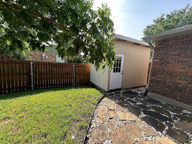 5584 Squires Drive, The Colony, TX 75056