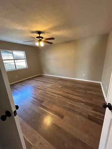 5584 Squires Drive, The Colony, TX 75056