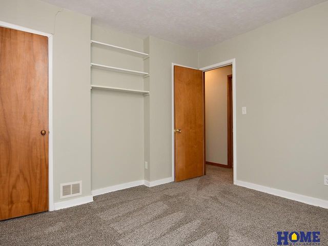 3824 Apple Street, Lincoln, NE 68503