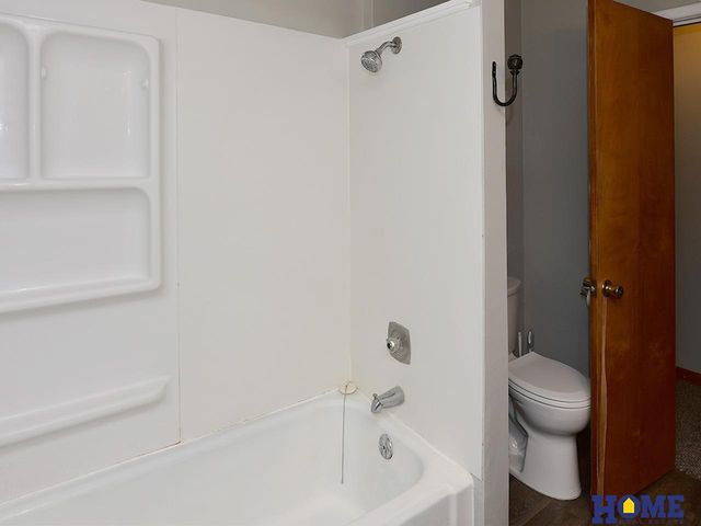 3824 Apple Street, Lincoln, NE 68503