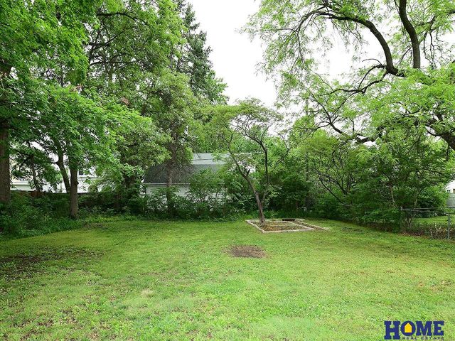 3824 Apple Street, Lincoln, NE 68503