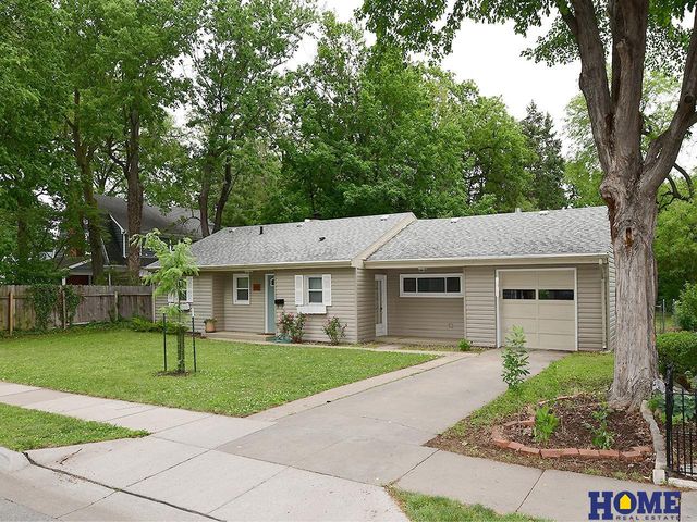 3824 Apple Street, Lincoln, NE 68503