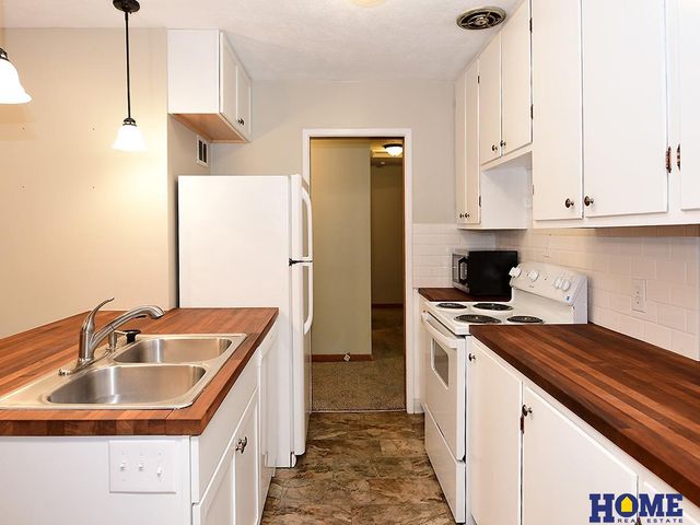 3824 Apple Street, Lincoln, NE 68503