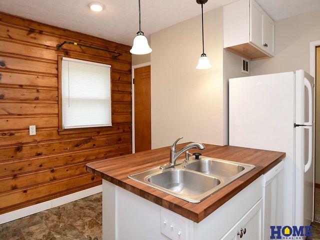 3824 Apple Street, Lincoln, NE 68503