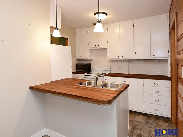 3824 Apple Street, Lincoln, NE 68503