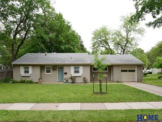 3824 Apple Street, Lincoln, NE 68503