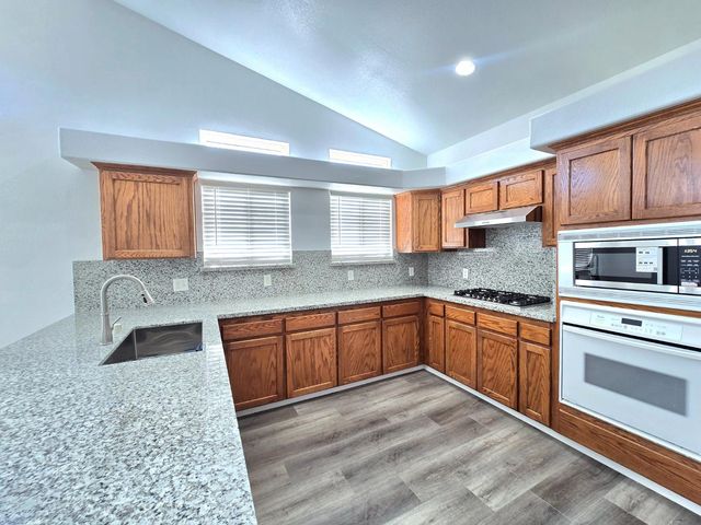6517 E Amherst Avenue, Fresno, CA 93727