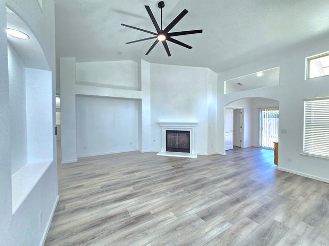 6517 E Amherst Avenue, Fresno, CA 93727